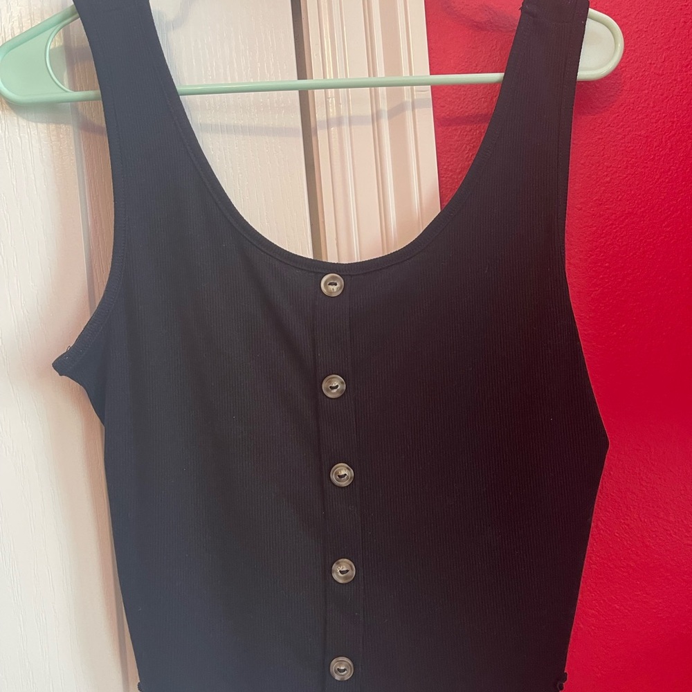 black crop top